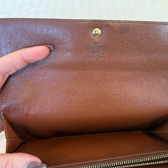 Louis Vuitton Black and Gold Monogram Clutch - Picture 4 of 6